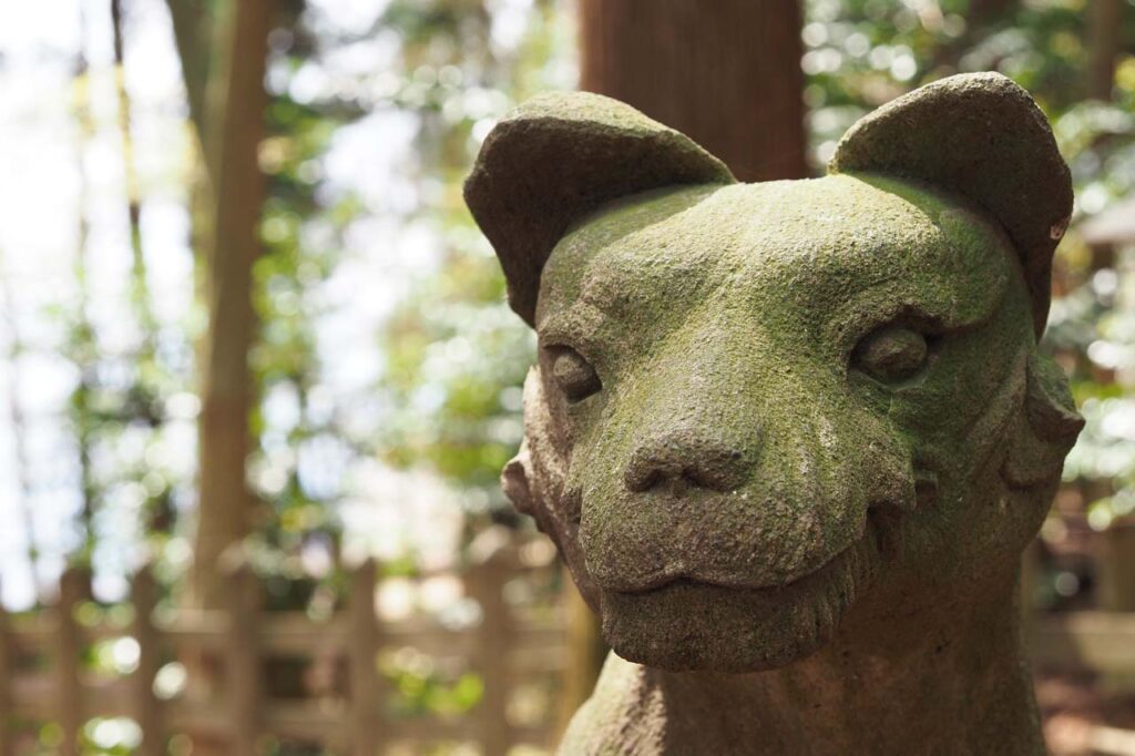宝登山神社奥宮の狛犬