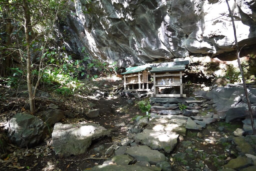 椎取神社（三宅島）の本殿