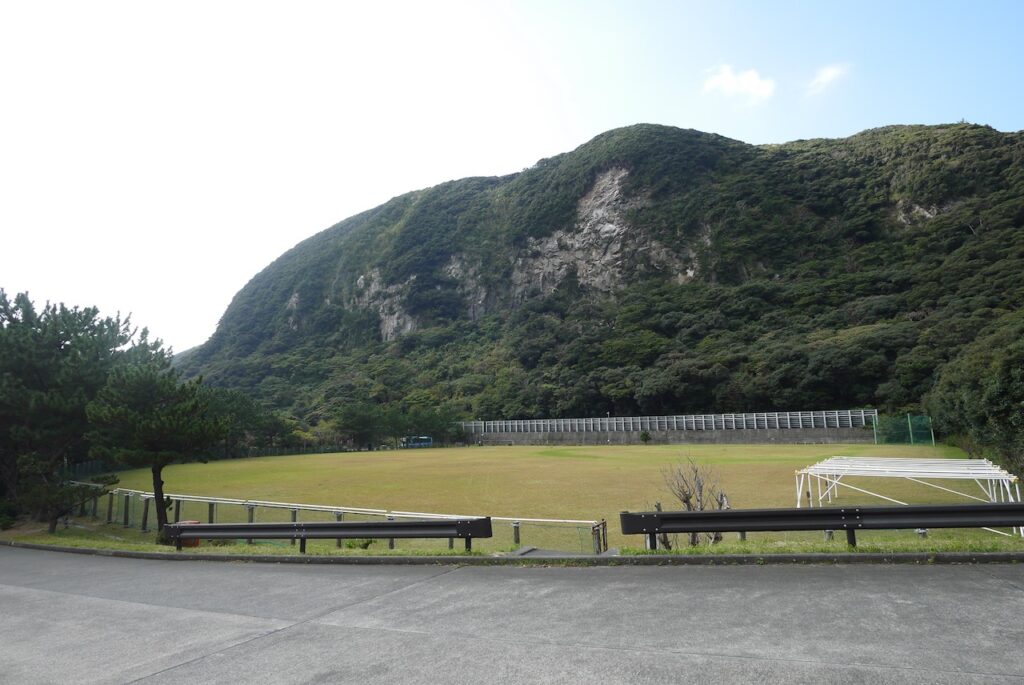 神津島・都立多幸湾公園ファミリーキャンプ場の多目的広場