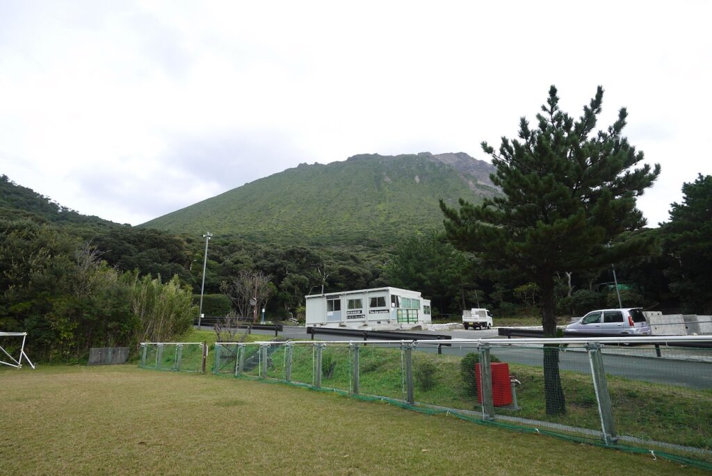 神津島・都立多幸湾公園ファミリーキャンプ場の多目的広場